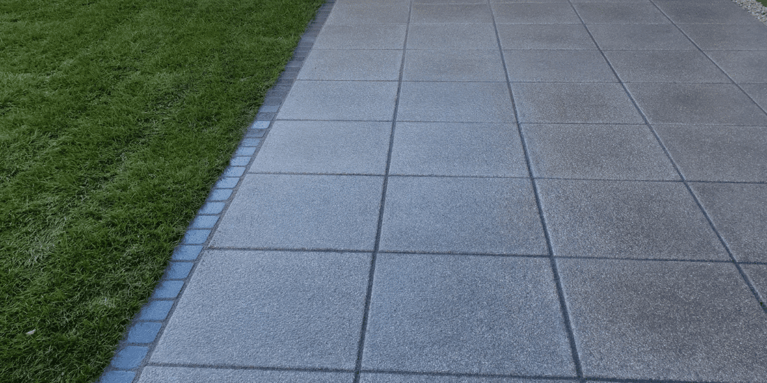 circular paving and sandstone setts with planting scheme